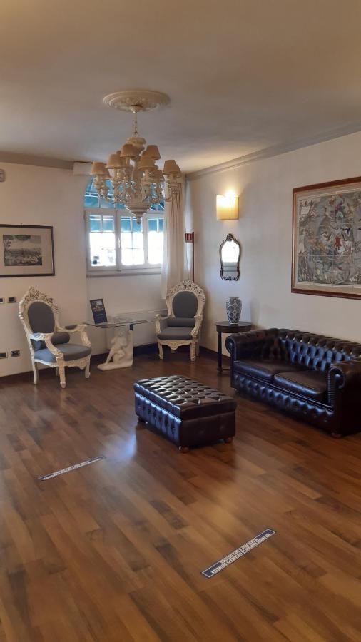 Albergo Moderno Лукка Екстер'єр фото